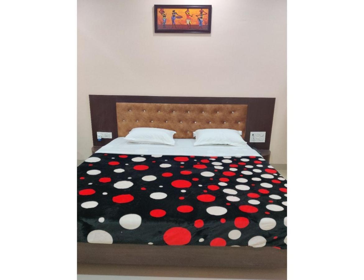 Hotel Pragati, Chanderi, Mp Екстериор снимка